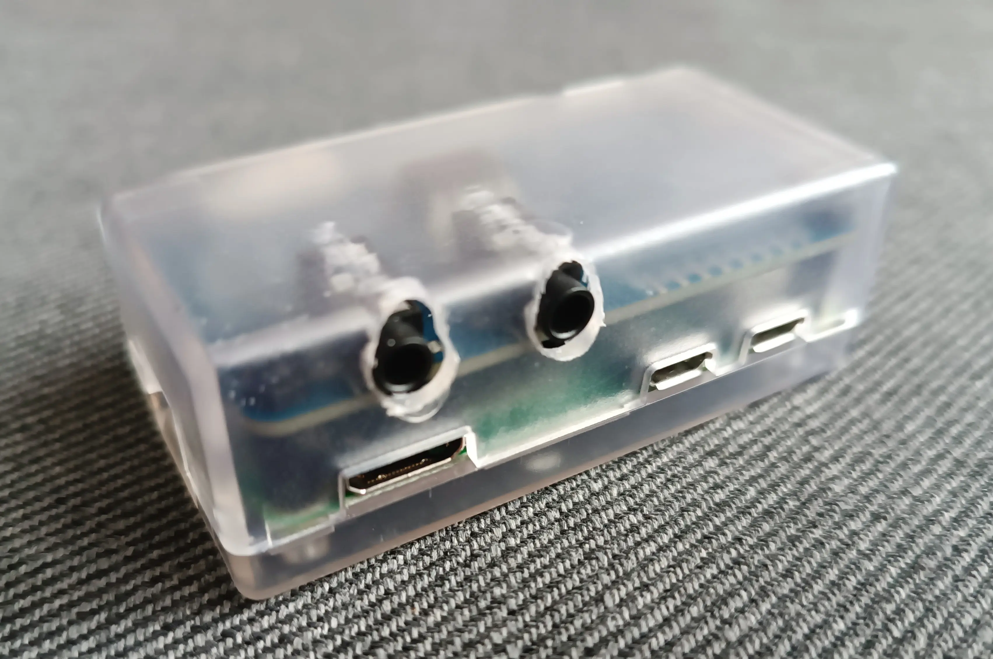 Slim MIDI and Raspberry PI zero in transparent case